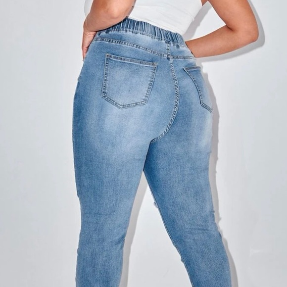 SHEIN Curve SXY - Ripped Jeans w/ Elastic Waistband - Picture 2 of 5
